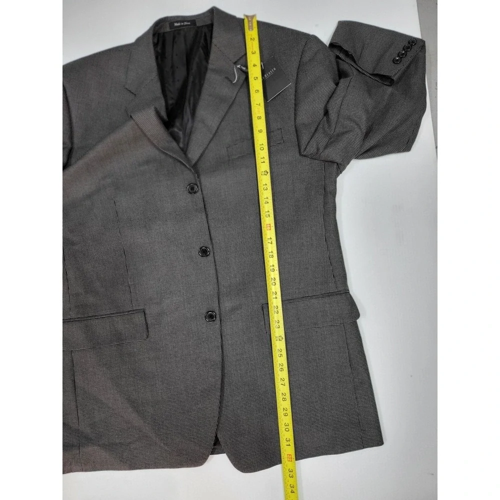 Van Heusen command attention